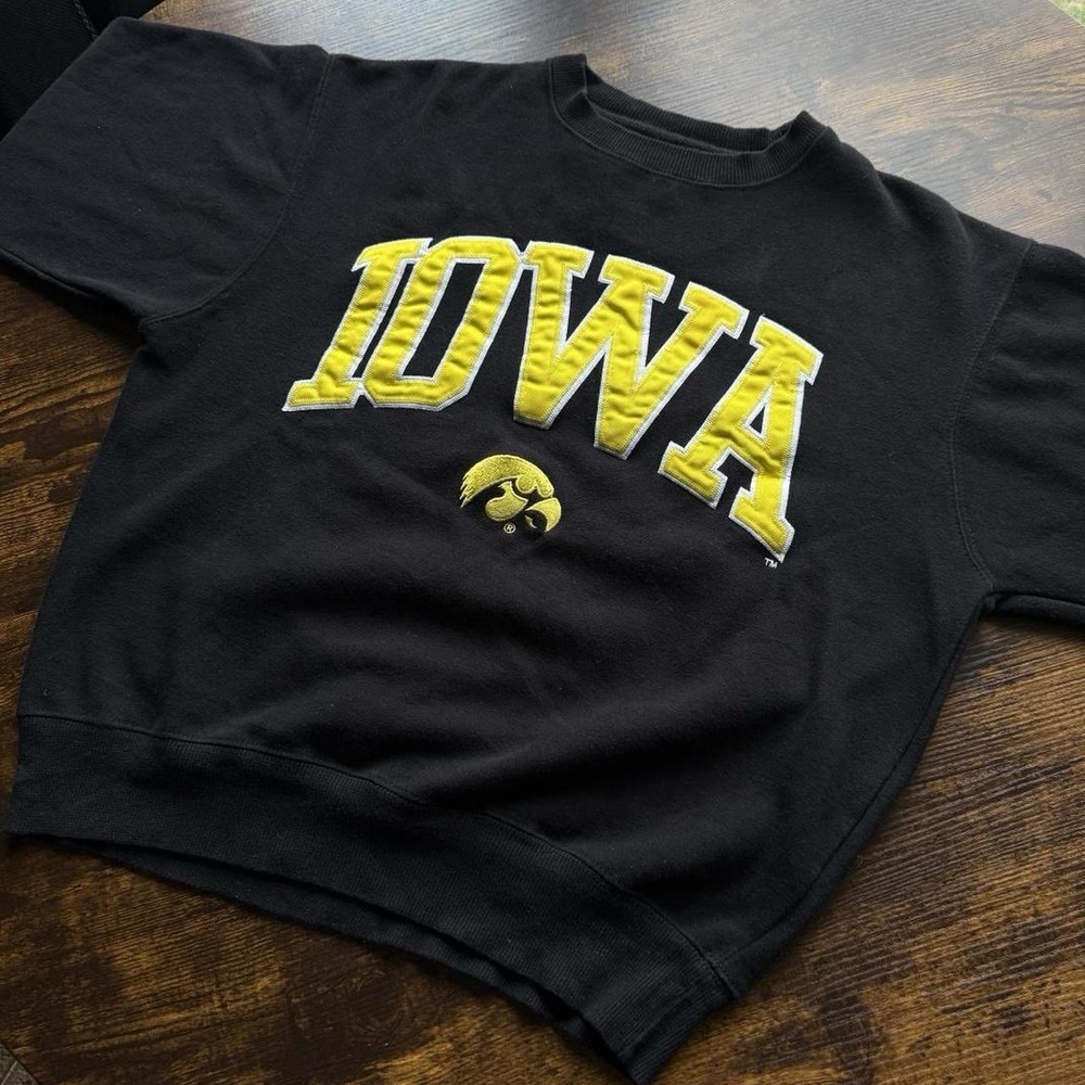 Iowa Hawkeyes Sweatshirt Mens M Black Yellow Embroidered NCAA Crewneck J America